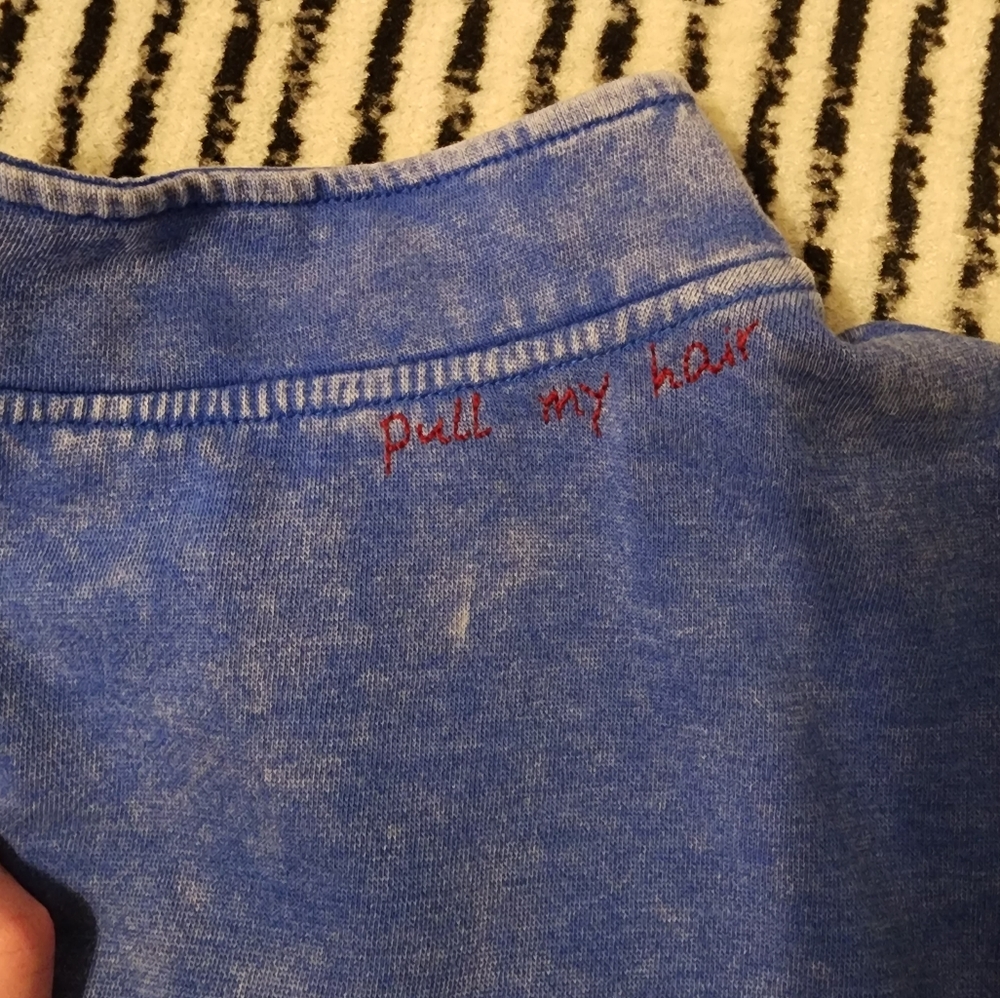 Hand embroidered pull my hair crewneck blue small kohl's